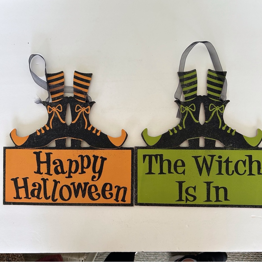 CLEARANCE MAKE OFFER !  
HAPPY HALLOWEEN SIGNS SET OF TWO